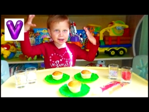 Виолетта украшает кексики рисует и кушает decorate cupcakes 