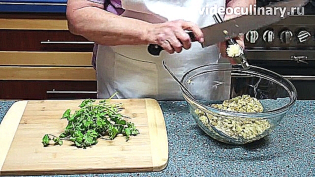 Как приготовить салат из запеченных баклажанов 