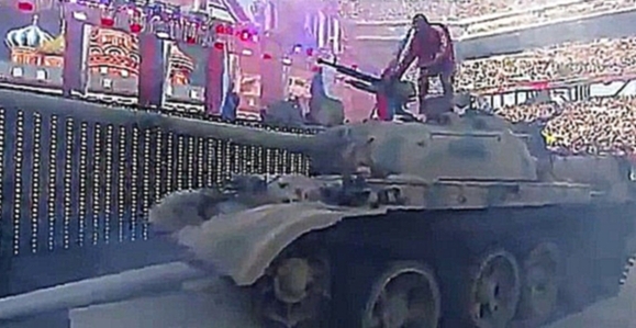 Болгарский боксер выехал на танке под российский гимн в Калифорнии Boxer on the tank 