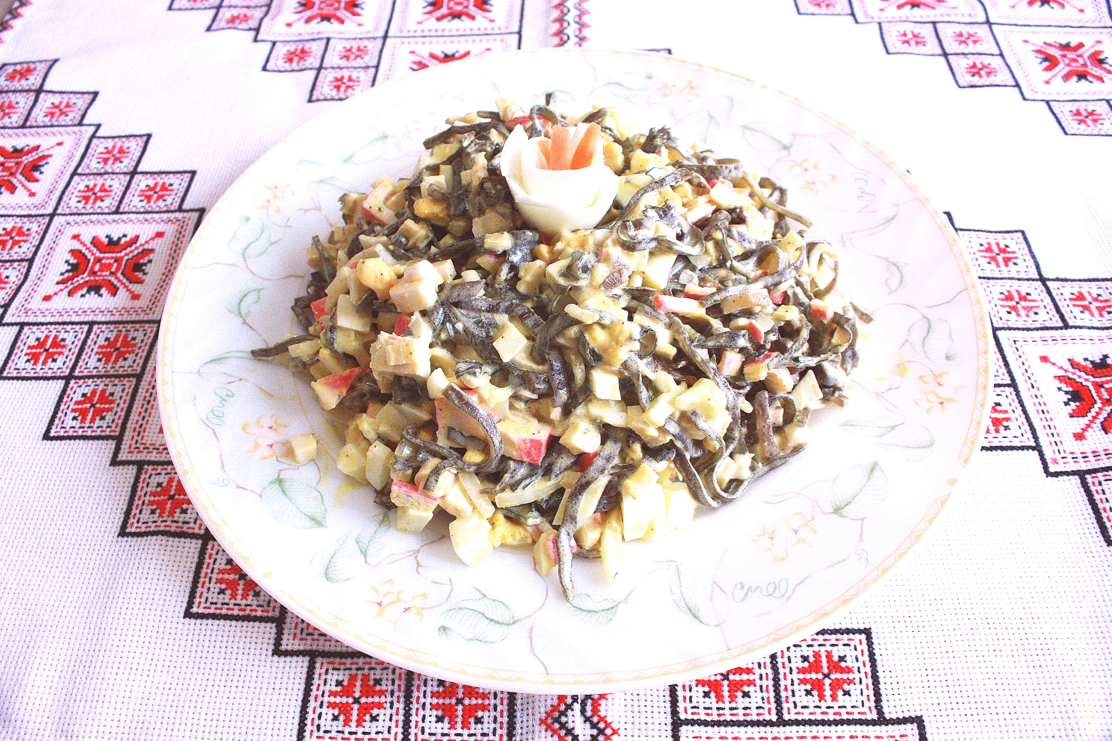 Салат из морской капусты яйца и крабовых полочек Морская капуста рецепты Салат з морської капусти 