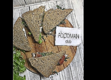Бутерброды для перекуса с рукколой, тунцом, листьями салата и яйцами: рецепт от Foodman.club 