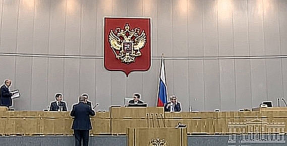 Медведев брезгует есть грушу от Жириновского 