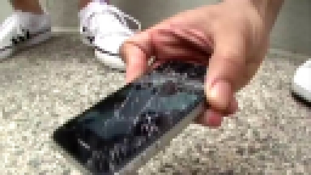 Видеоклип Роняем на гранит: iPhone 4s против Samsung Galaxy S 2